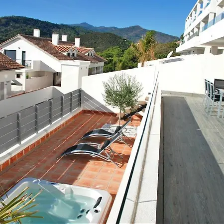 Luxurious In Beautiful Settings Apartment Estepona
