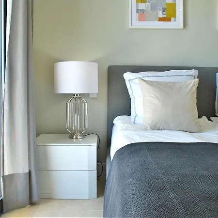 Luxurious In Beautiful Settings Apartment