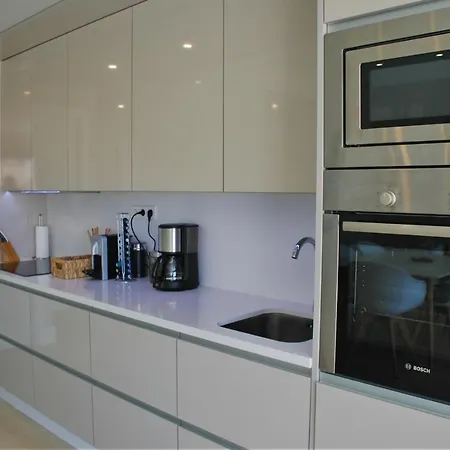Luxurious In Beautiful Settings Apartment *