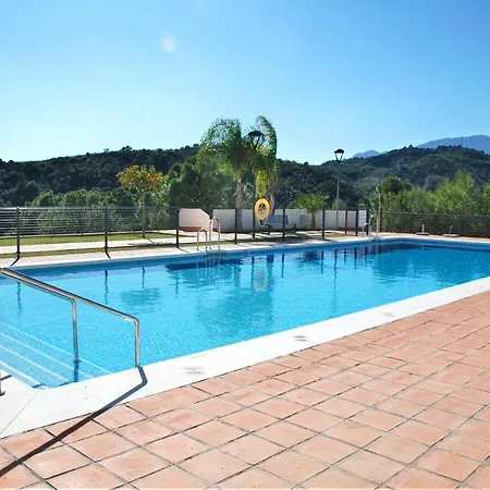 Luxurious In Beautiful Settings Apartment *
