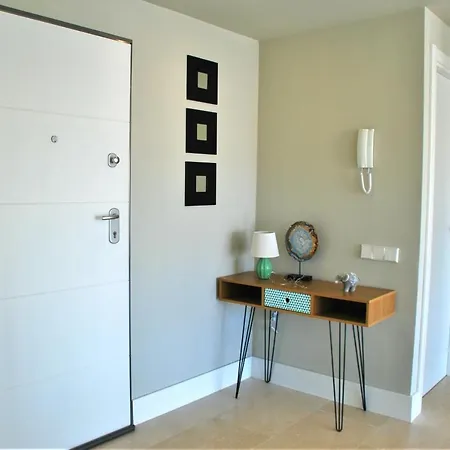 Luxurious In Beautiful Settings Apartment